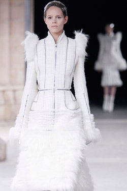 Alexander McQueen Fall/Winter 2011 ready-to-wear collection 