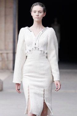 Alexander McQueen Fall/Winter 2011 ready-to-wear collection 