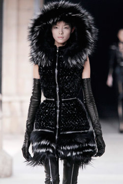 Alexander McQueen Fall/Winter 2011 ready-to-wear collection 