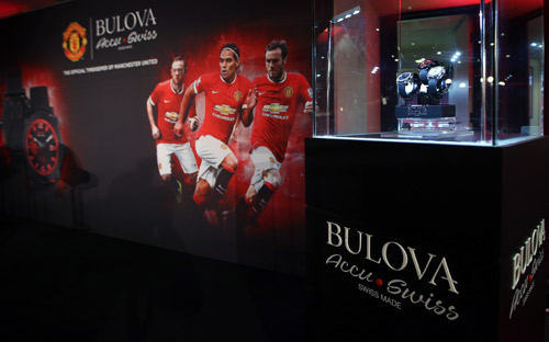 Bulova presented personalized watches to the Manchester United first-team squad