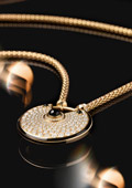  AMULETTE DE CARTIER - Precious jewellery as personal lucky charms