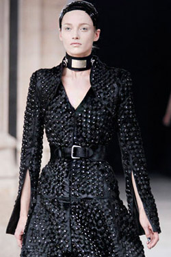 Alexander McQueen Fall/Winter 2011 ready-to-wear collection 