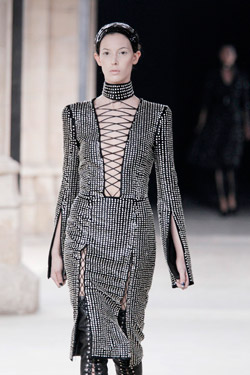 Alexander McQueen Fall/Winter 2011 ready-to-wear collection 