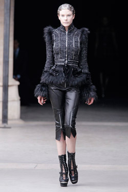 Alexander McQueen Fall/Winter 2011 ready-to-wear collection 