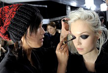 Spring 2011 makeup trends: black is back