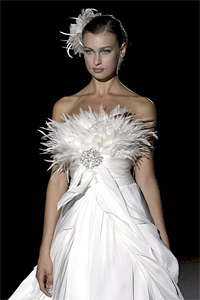 Wedding dresses with feathers and black embroidery are a hit