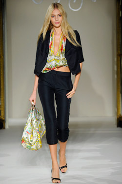  Collette Dinnigan shows PRINTEMPS ETE 2011 collection