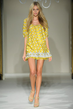  Collette Dinnigan shows PRINTEMPS ETE 2011 collection