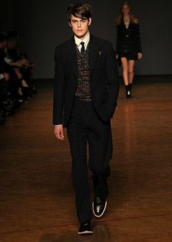 Marc Jacobs brings the spirit of 70s at New York Fashion Week Fall 2011