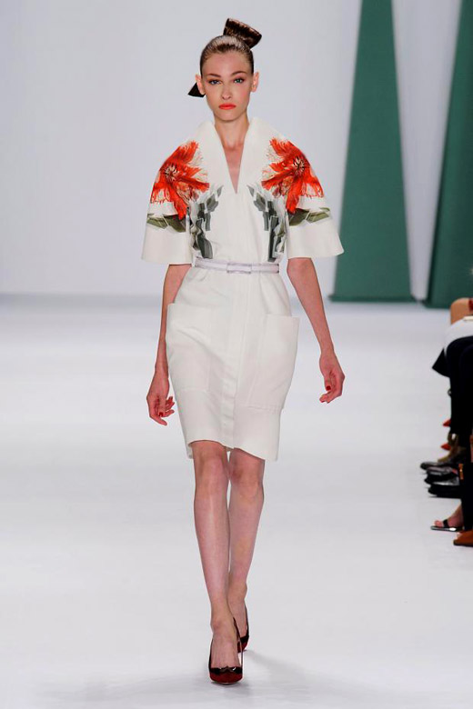 Roses and elegance for Spring-Summer 2015 by Carolina Herrera