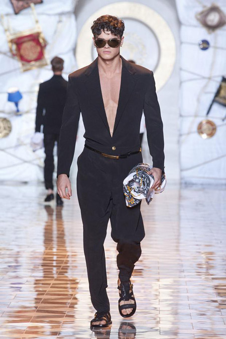 Versace Gives Its Power Suiting a Punk Twist for Fall 2024