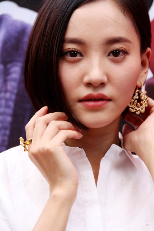 Movie star ZHOU Chuchu wearing Spanish top jewelry brand Carrera y Carrera